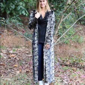 fab’rik Asher Eva velvet Duster